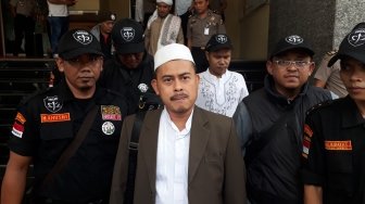 Rumah Ibunda Mahfud Md Digeruduk Massa Berpeci, FPI: No Comment