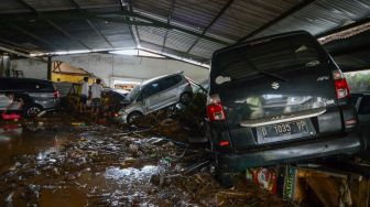 Kesaksian Detik-detik Banjir Bandang Bandung Terjang Pemukiman