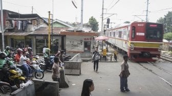 Kronologi Sekeluarga Tewas di Lintasan KA Tanpa Palang Pintu di Tangerang