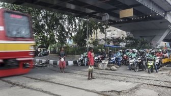 Perlintasan KA Tanpa Palang Pintu di Tangerang Makan Korban, 3 Warga Tewas