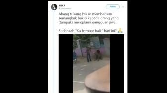 Bikin Terharu... Aksi Tukang Bakso ke Tunawisma Ini Hujan Pujian