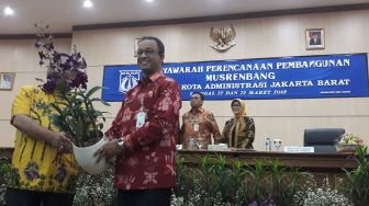 Pendemo Perempuan Mandi Bareng di Balai Kota, Anies: Saya Temui