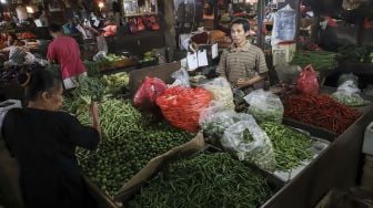 Suasana di Pasar Senen, Jakarta, Jumat (23/3). 