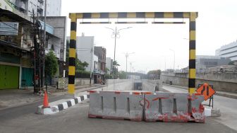 Suasana sepi di proyek Underpass Matraman, Jakarta, Sabtu (24/3/2018). [Suara.com/Oke Atmaja]