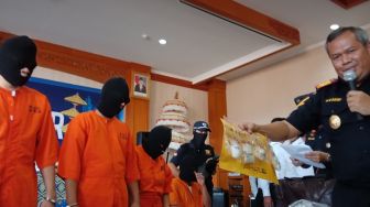 Ngeri! Sepasang Kekasih Ini Selundupkan Narkoba Dalam Dubur