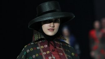 Acara pembukaan Indonesia Fashion Week (IFW) 2018 yang mengusung tema "Cultural Identity" di Jakarta Convention Center, Rabu (28/3/2018). [Suara.com/Oke Atmaja]