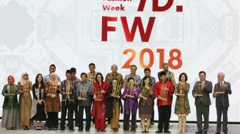 Acara pembukaan Indonesia Fashion Week (IFW) 2018 yang mengusung tema "Cultural Identity" di Jakarta Convention Center, Rabu (28/3/2018). [Suara.com/Oke Atmaja]