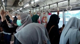 Jadwal Perjalanan KRL Tangerang-Duri Dikurangi, Warga Mengeluh