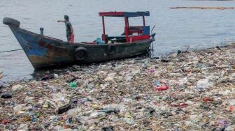 Mikroplastik Semakin Banyak Ditemukan di Teluk Jakarta, Berasal dari APD