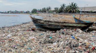 Teluk Jakarta Penuh Sampah, Anies: Sungai Jangan Jadi Tempat Sampah