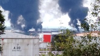 Detik - detik Kapal Tanker Terbakar di Pelabuhan Semayang