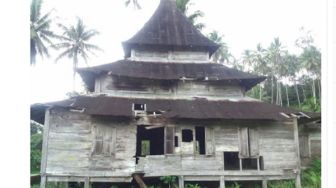 Terbengkalai, Masjid Berusia 300 Tahun Ini Tetap Tegak Berdiri