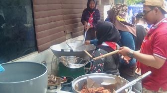 Dapur Umum Kebakaran Taman Kota Sediakan 3.000 Porsi Perhari