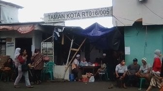 Taman Kota Terbakar, Sundari Hanya Punya Baju yang Lekat di Badan