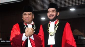 Pelantikan Ketua Mahkamah Konstitusi (MK) Anwar Usman di ruang sidang Mahkamah Konstitusi Jakarta, Senin (2/4).