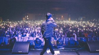 Rich Brian Bukan Rapper Panutan, Debat Sengit Dino Patti dan Triawan Munaf