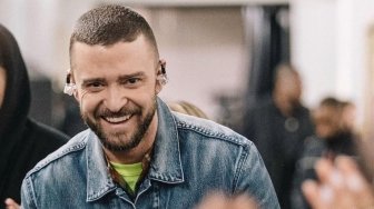Justin Timberlake Bantu Penggemar Umumkan Kehamilan Saat Konser