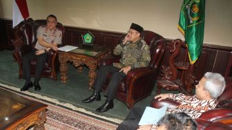 Wakapolri Komjen Pol Syafruddin bertemu dengan Menteri Agama Lukman Hakim Saifuddin di kantor Kementrian Agama, Jakarta, Rabu (4/4). 