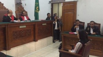 Jennifer Dunn Telat Masuk Ruang Sidang, Hakim Marah-marah