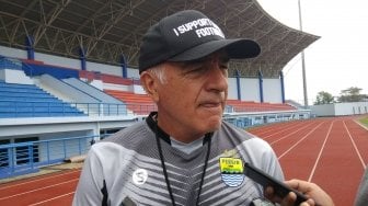 Hanya Bisa Curi 1 Poin dari Jayapura, Pelatih Persib Tetap Puas