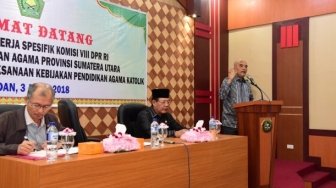 Komisi VIII Salurkan Bantuan Kepada Gereja Katolik di Sumut