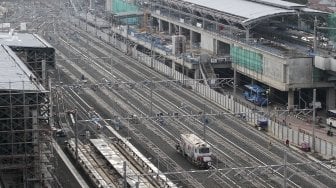 Proyek pembangunan depo Mass Rapid Transit (MRT) di Lebak Bulus, Jakarta, Senin (9/4/).