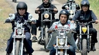 Selain Jokowi, Ini Sosok Yang Tak Kalah Keren Saat Touring Motor