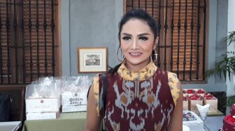 9 Orang di Rumahnya Positif Covid-19, Krisdayanti Ngungsi ke Hotel