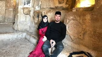 Ahmad Dhani Pamer Foto Ciuman dengan Mulan Jameela, Warganet: Norak, Nyonya Pasti yang Posting