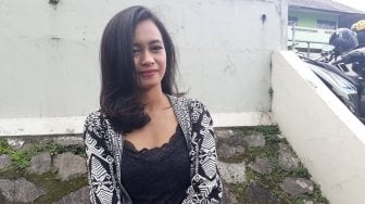 Contek 5 Gaya Kasual Ala Ulfi Damayanti, Putri Ely Sugigi yang Super Modis!