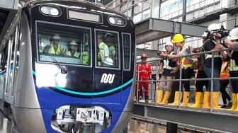 Anies: MRT Pertama, Masinisnya Perempuan Usia 21 Tahun