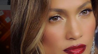 Jennifer Lopez Rilis 70 Produk Make Up Sekaligus