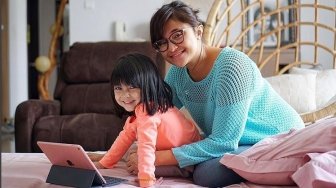 Bila Bipolar Kambuh di Depan Anak, Marshanda Lakukan Ini