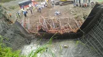 Jalan Tol Manado-Bitung Runtuh, Satu Pekerja Masih Tertimbun