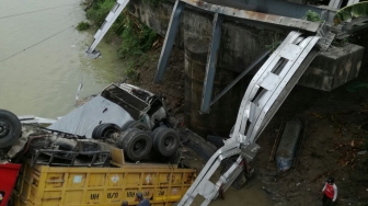 Korban Tewas Jembatan Ambruk Ternyata Satu Orang Sopir