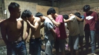 Puluhan Ribu Vodca dan Wisky Oplosan Diproduksi di Desa Ini