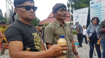 Protes 'Partai Setan', Warga Yogya Kirim Balsem ke Amien Rais