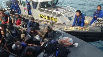 Kapal dari Malaysia Tenggelam di Batam, 107 Orang Sempat Terbawa Ombak