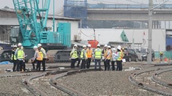 Pembangunan infrastruktur Mass Rapid Transit (MRT) Jakarta dan Depo MRT Lebak Bulus memasuki tahap akhir, Jakarta, Kamis (18/4). 