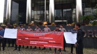 Diduga Rugikan Negara, KPK Diminta Segera Tangkap Bupati Buleleng