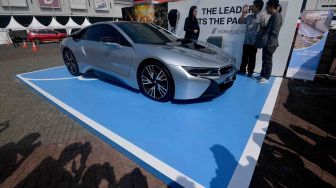 Uji Pengisian Listrik Mobil BMW