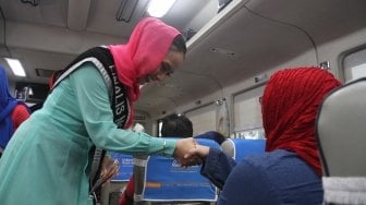 PT KAI Daop I Jakarta memperingati Hari Kartini di Stasiun Gambir, Jakarta, Sabtu (21/4).