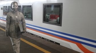 Peringatan Hari Kartini di Stasiun Gambir