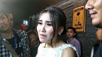 Main Film Perdana, Ayu Ting Ting Sempat Disemprot Sutradara