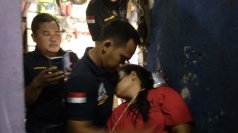 Tersangka Pembunuh Suaminya di Surabaya Pingsan Saat Rekonstruksi