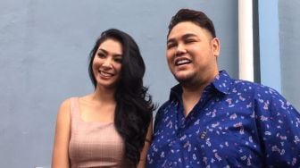 Pamer Foto Bareng Faye Malisorn, Ivan Gunawan Gagal Move On?