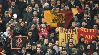 Fansnya Gebuki Fans Liverpool, AS Roma Mengaku Malu