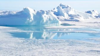 Kutub Utara Terancam Kobaran Api akibat Kebocoran Minyak