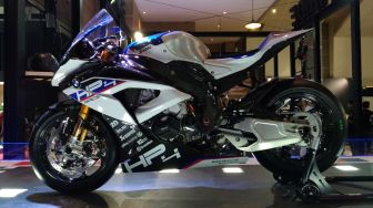 Harga Selangit, BMW HP4 Race Laku Terjual