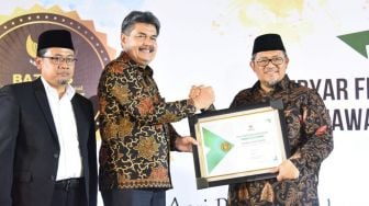 Aher Dinobatkan sebagai "Tokoh Pelopor Kebangkitan Zakat"